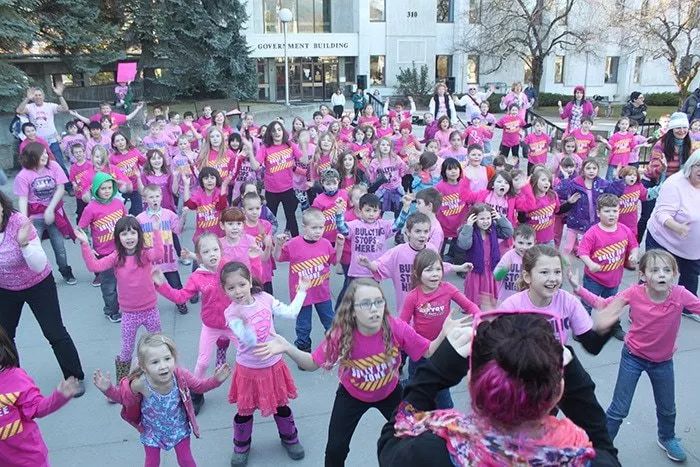 在线问：娃学校说的粉衣服日（Pink Shirt Day）是个啥？